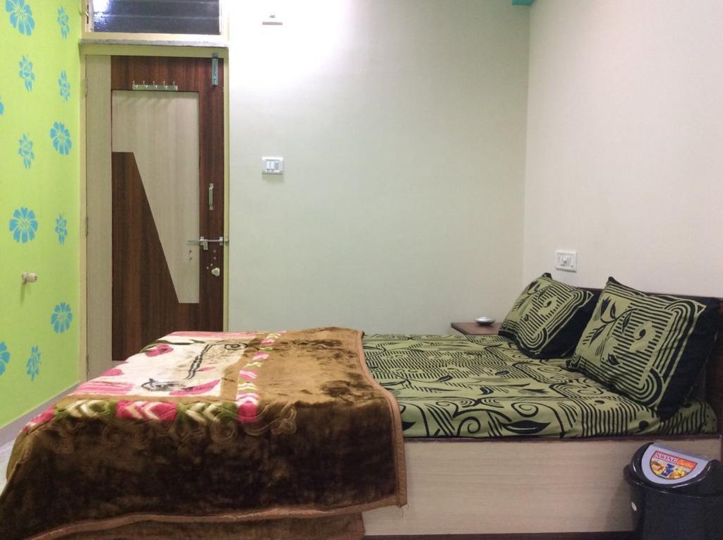 Hotel Honey Bunny Ahmadábád Pokoj fotografie